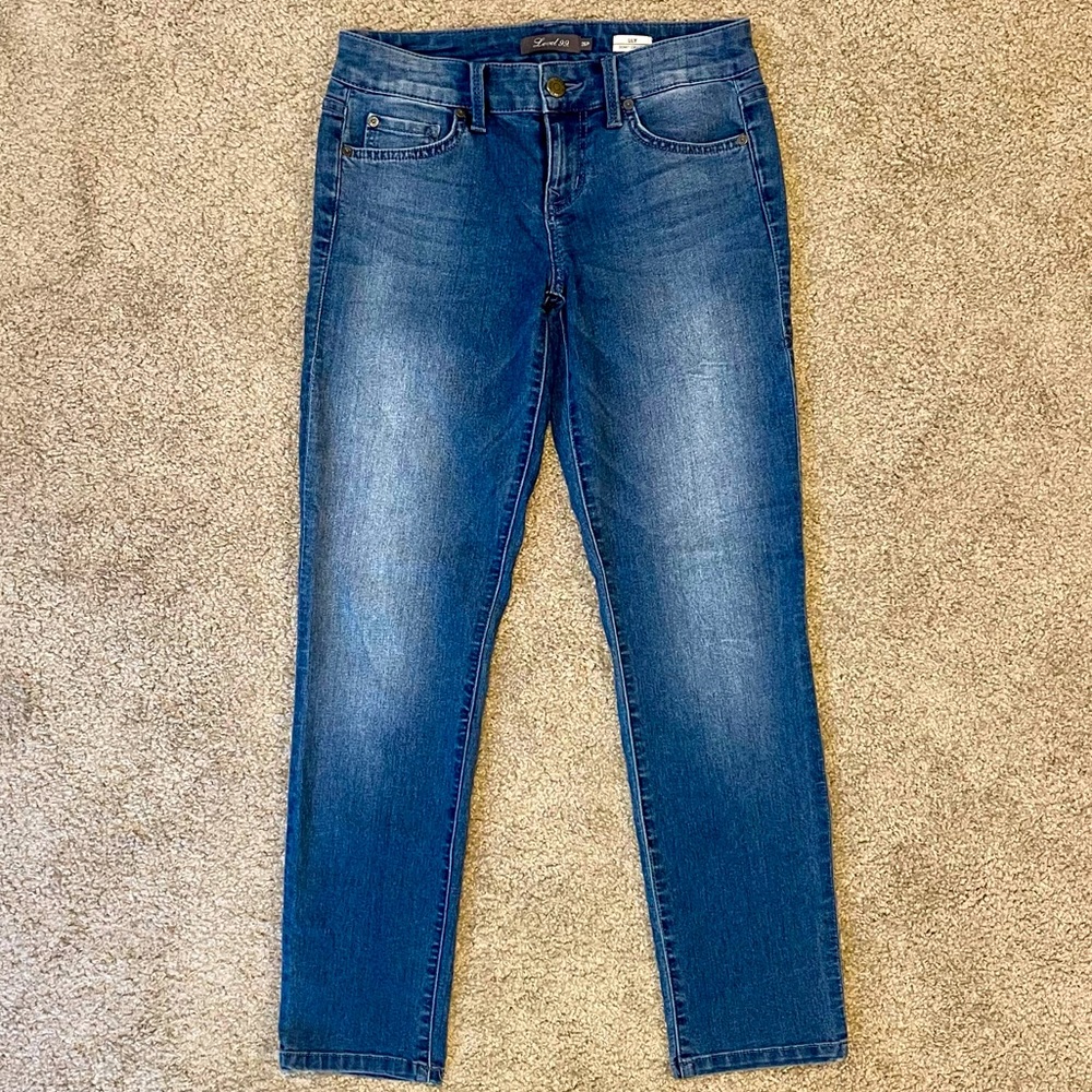 EUC. Level 99 Lily Skinny Straight Jeans. Size 26 Petite.